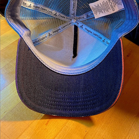 COPY - Women’s SnapBack Prana trucker hat.. Paisley design w/ denim,blues & pin… - Picture 3 of 5